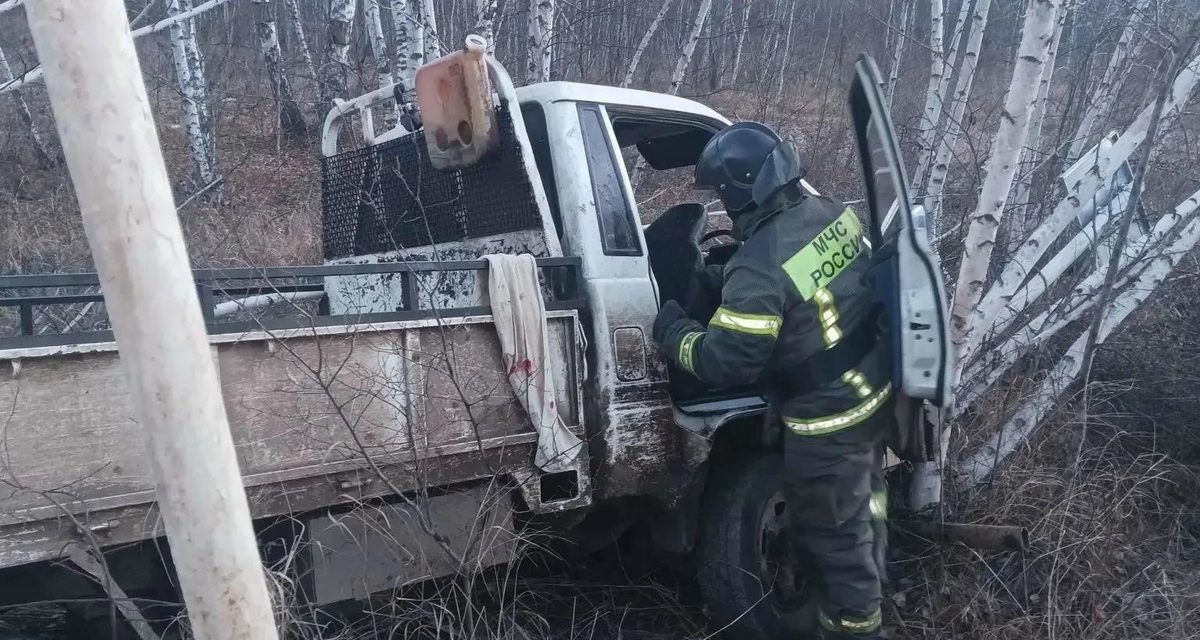 В Агинском пожарные вынесли из горящей квартиры мужчину и помогли соседям с детьми