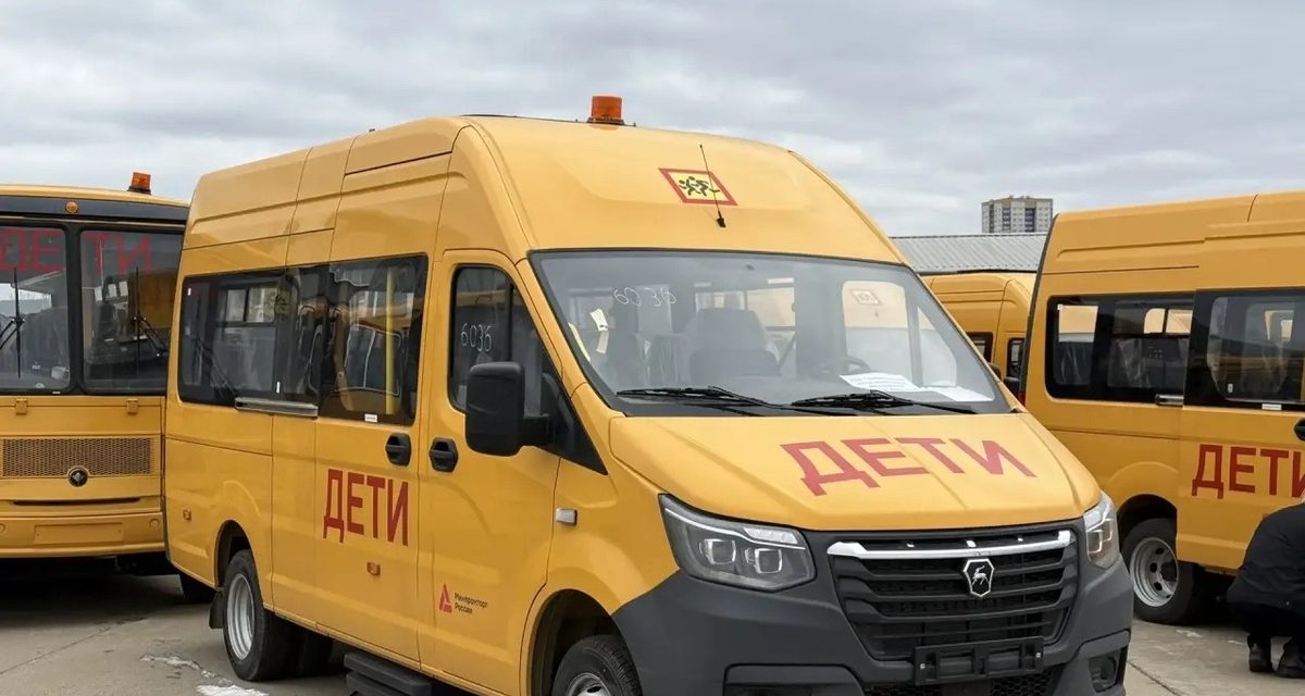 Школам Читы и округов Забайкалья передали 32 автобуса с тахографами и навигацией