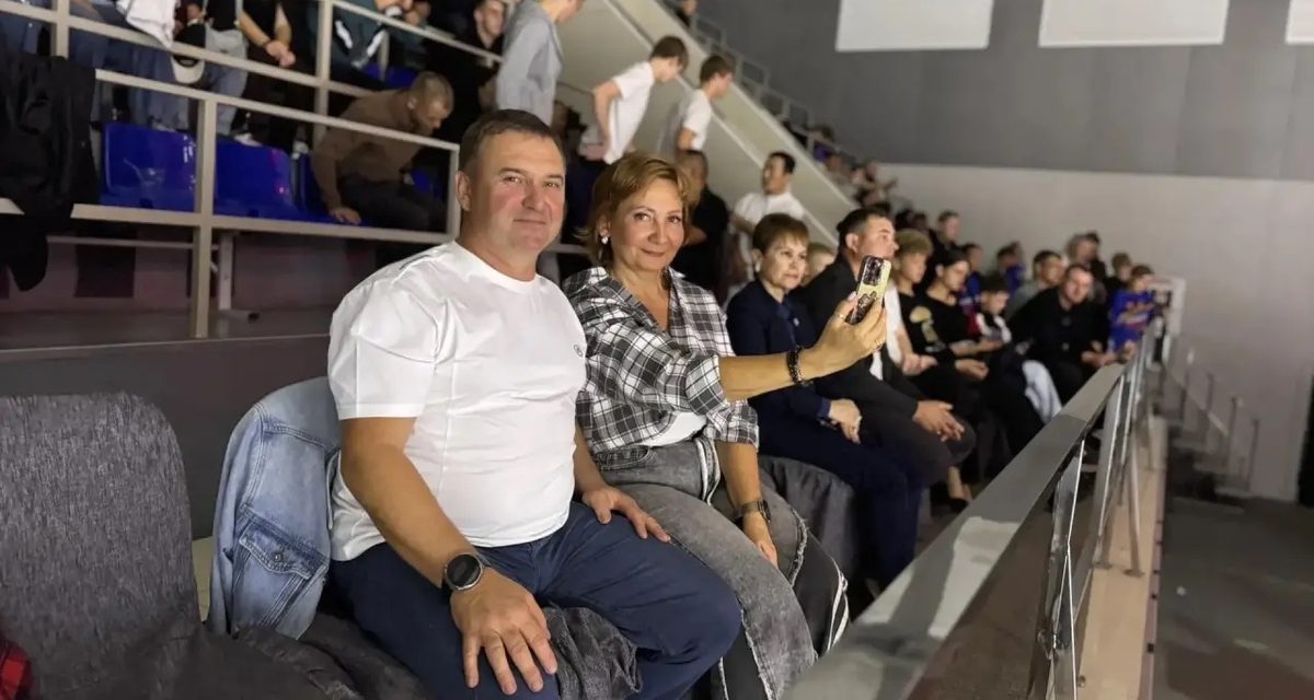 Эльдар Долозин стал чемпионом мира по боевому самбо при поддержке родителей на трибуне