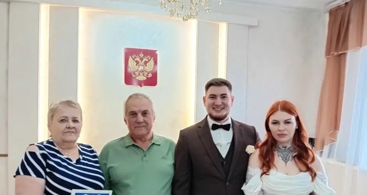 Внучка сыграла свадьбу в день золотого юбилея бабушки и дедушки в Приаргунске