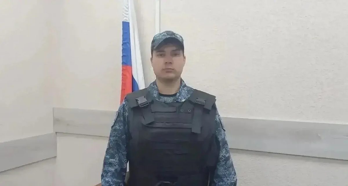 Судебный пристав Владислав Коновалов помог женщине с приступом эпилепсии в коридоре суда