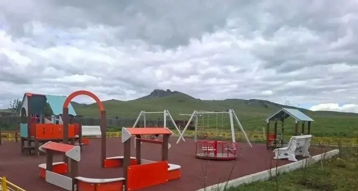 В селе Урулюнгуй открыли детскую площадку за 3,6 миллиона рублей